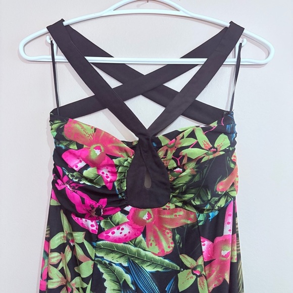 QED London Sheer Tropical Floral Maxi Dress Criss Cross & Cutout - Picture 3 of 10